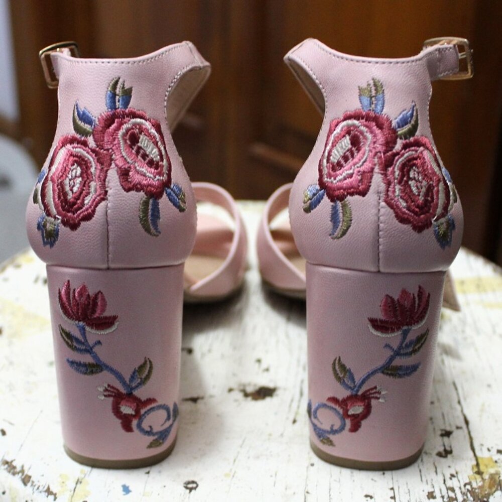 shoes - Picture 1 of 6
